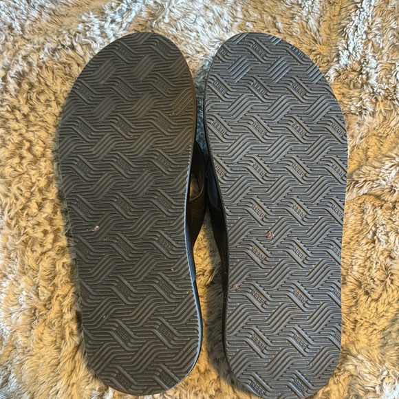 Black Reef flip flops. Too big for me. Worn once. - Picture 2 of 3